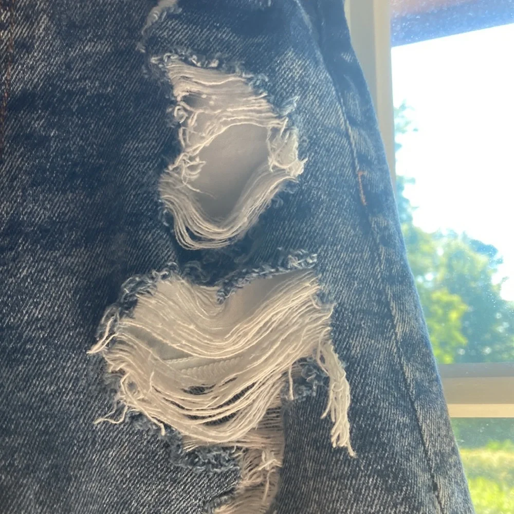 American Eagle Dark Wash stretch mom shorts, distressed - Picture 3 of 5